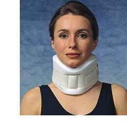 COLLARE CERVICALE IN GOMMAPIUMA DA 7,5CM MISURA UNIVERSALE BIANCO - Gruppofarmastore.it