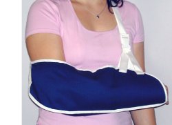 REGGIBRACCIO SEMPLICE MISURA MEDIA. CONSENTE L'IMMOBILIZZAZIONE IN POSIZIONE CORRETTA DEL BRACCIO NEI CASI DI SLOGATURE, TRAUMI ED INGESSATURE - Gruppofarmastore.it