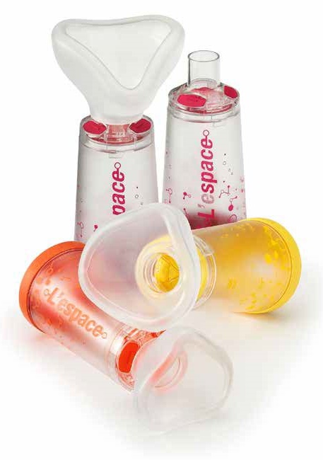 CAMERA DISTANZIATRICE PER EROGATORI SPRAY PREDOSATI L'ESPACE 220ML PER ADULTI SPAZIO MORTO 88ML CON MASCHERA VALVOLA INSPIRAZIONE 2 VALVOLE ESPIRAZIONE CODICE COLORE MAGENTA - Gruppofarmastore.it