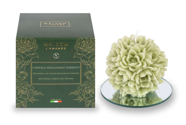 L'AMANDE MAISON CANDELA ARREDO 40 H PROFUMO ABETE ROSSO E CIRM TRENTINO - Gruppofarmastore.it